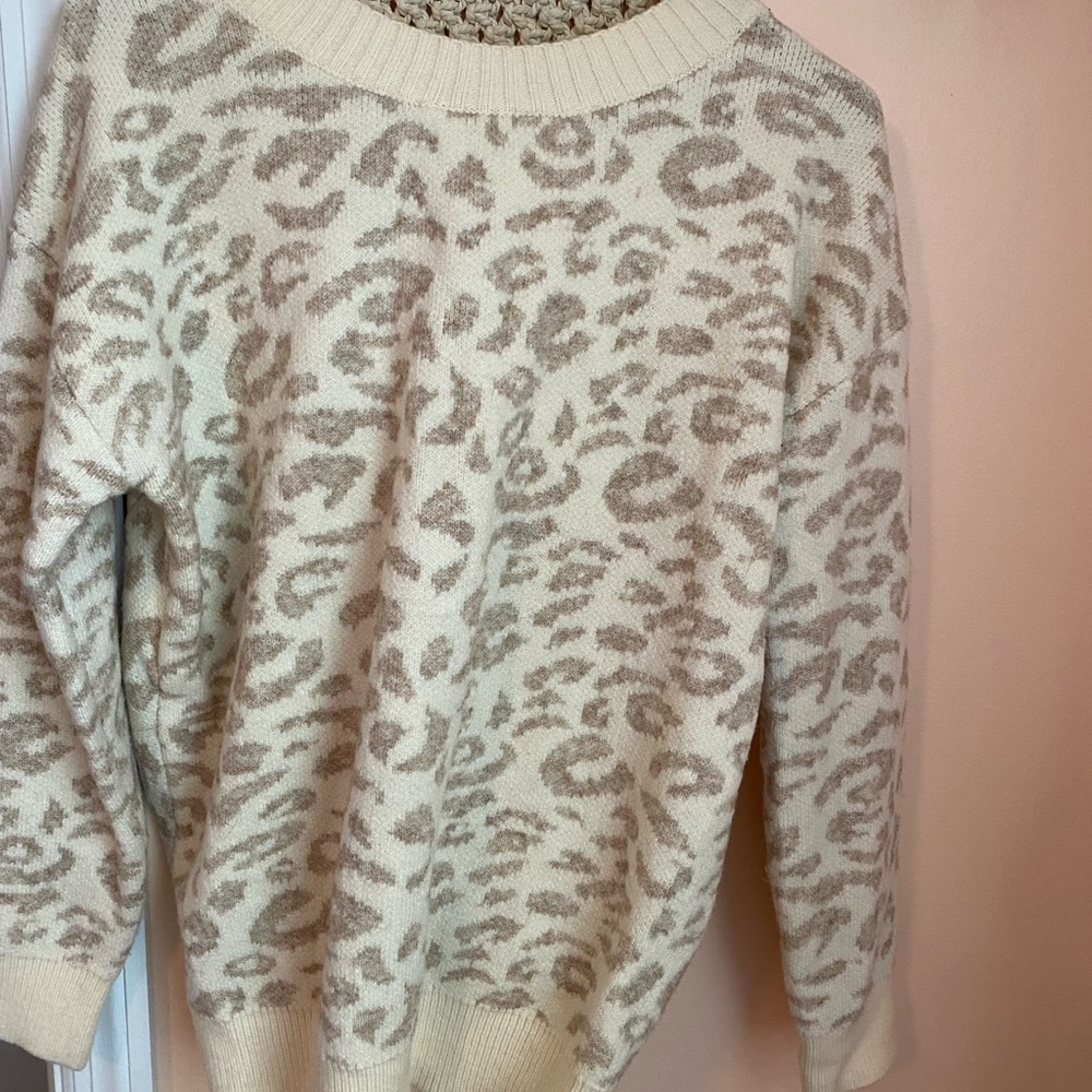 Womens Medium V back sweater